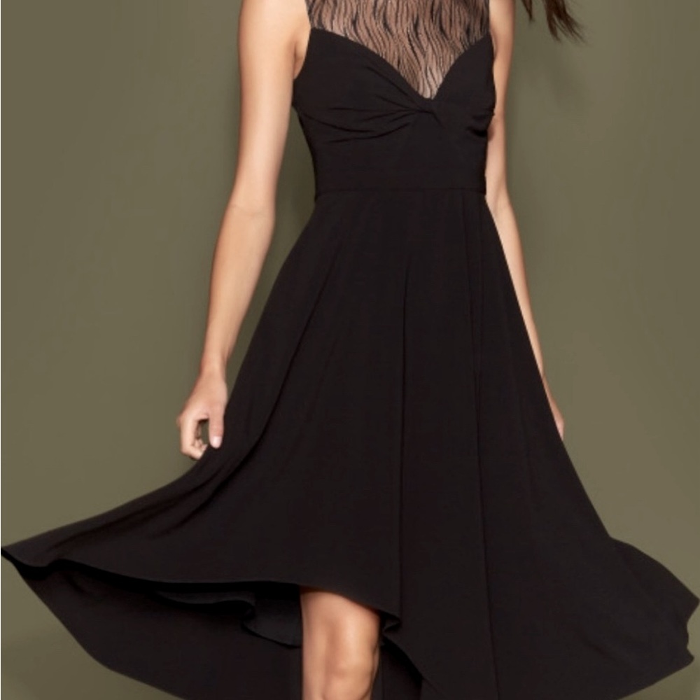 Halston Heritage
Crew Neck Midi Length Dress Size: 4